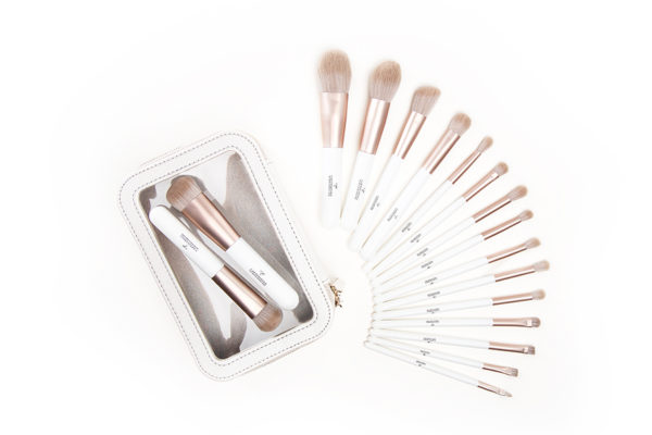 Captivating Makeup Brush Set with Bag