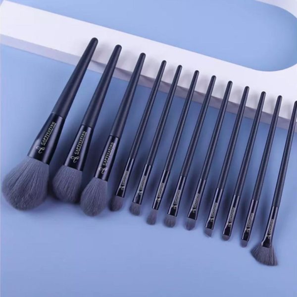 Captivating Makeup Brush Set Blue